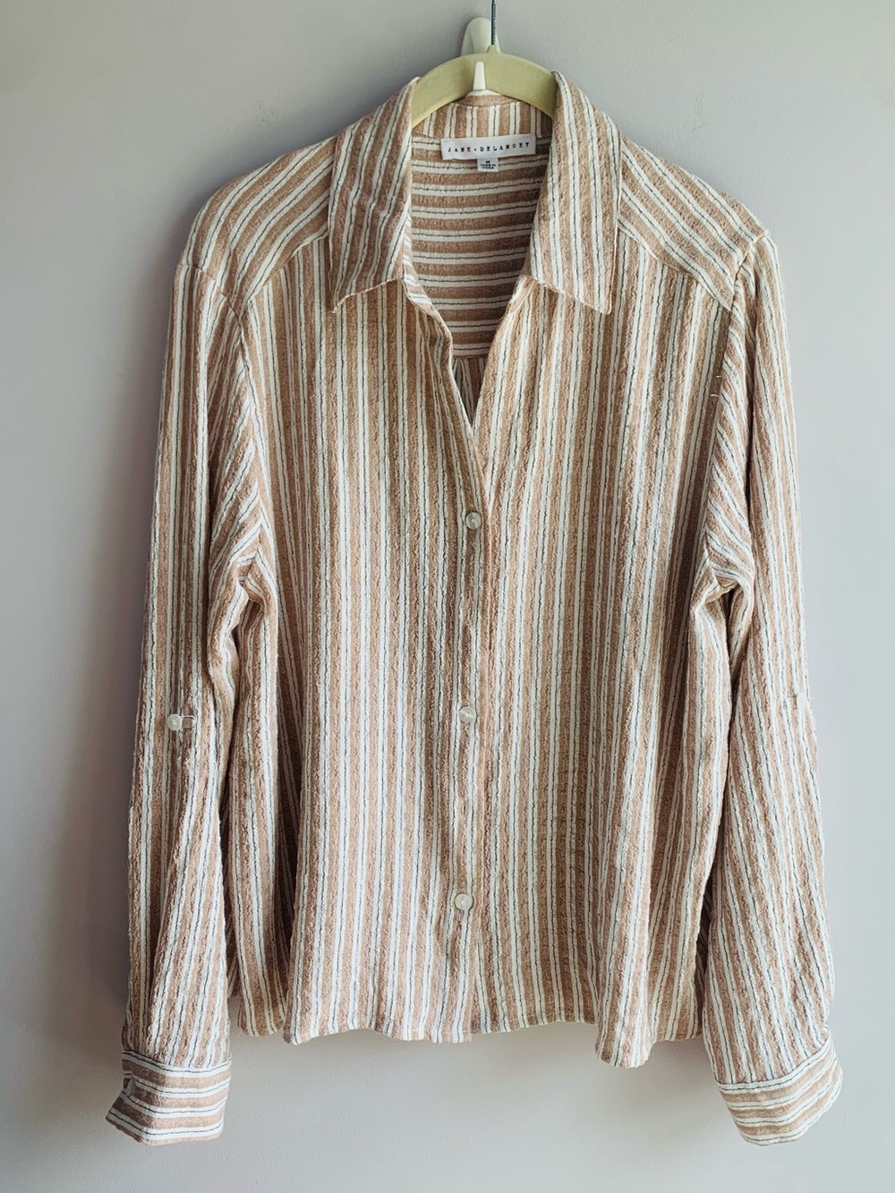 Jane & Delancey Shirt Button Front Open Neck Stripe Tan Cream Casual EUC Medium